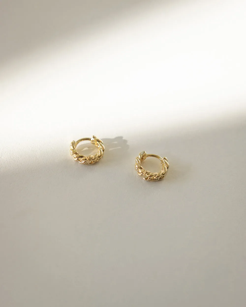 RYLEE Chain Huggie Hoops in Gold